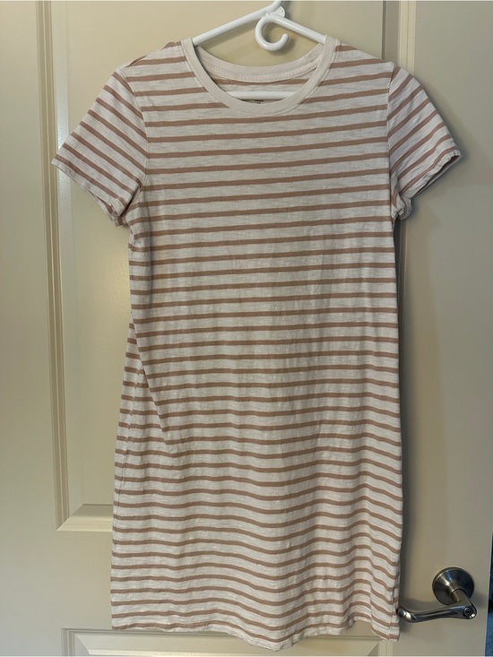 Universal Thread Dresses & Skirts - Universal Thread White and Tan Striped Mini Tshirt Dress women’s Sz small